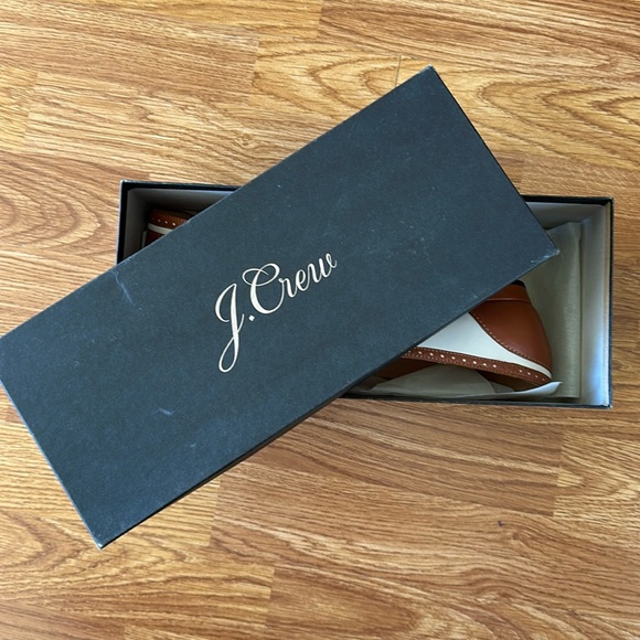 J. Crew Shoes - J. Crew Womens Pointed-toe leather spectator flats